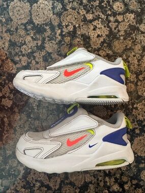 🔥5 for $10🔥Nike Kids' White, Blue, and Green Sneakers